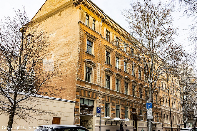 Fasādes māja, vieta vairākām automašīnām, ieeja no ielas un pagalma, terase 15 m2, logi Rīga - foto 17