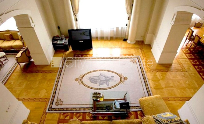 Zeme īpašumā, fasādes māja, renovēta māja, mainīts Jumta segums, labiekārtota apzaļumota Rīga - foto 2