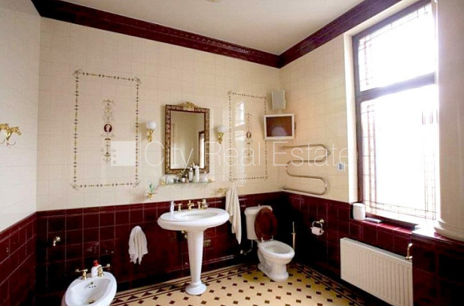 Zeme īpašumā, fasādes māja, renovēta māja, mainīts Jumta segums, labiekārtota apzaļumota Rīga - foto 12