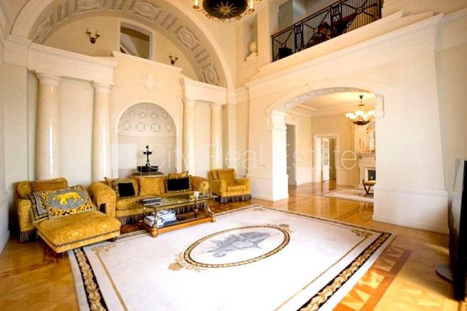 Zeme īpašumā, fasādes māja, renovēta māja, mainīts Jumta segums, labiekārtota apzaļumota Rīga - foto 1