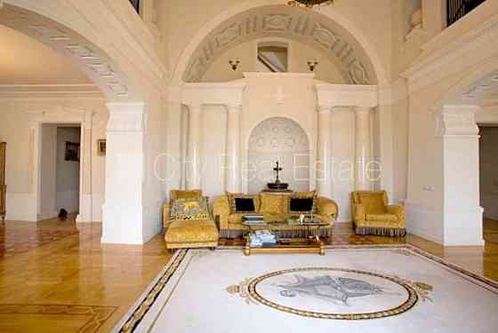 Фасадный дом, реновированный дом, поменянное покрытие крыши, благоустроенная Rīga