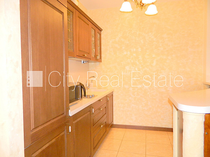 Pagalma māja, ieeja no pagalma, logi vērsti uz pagalma pusi, guļamistabu skaits 2 gab., istabas Rīga - foto 3