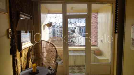 Благоустроенный озеленённый двор, закрытый двор, въездные ворота оснащены Rīga