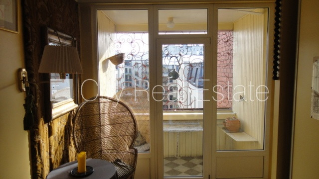 Labiekārtots apzaļumots pagalms, slēgts pagalms, teritorijas iebrauktuves vārti aprīkoti ar Rīga - foto 4