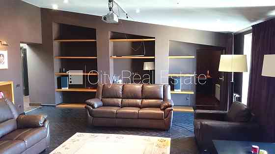 Мансарда, лифт, французский балкон, окна выходят во двор, одна изолированная Rīga