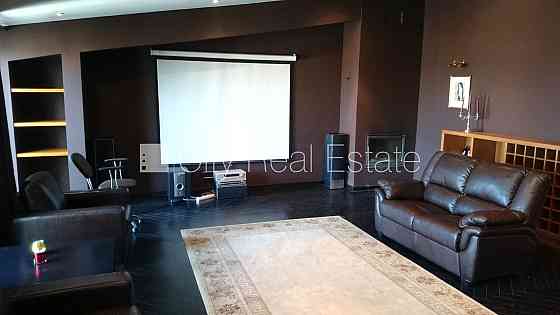 Мансарда, лифт, французский балкон, окна выходят во двор, одна изолированная Rīga