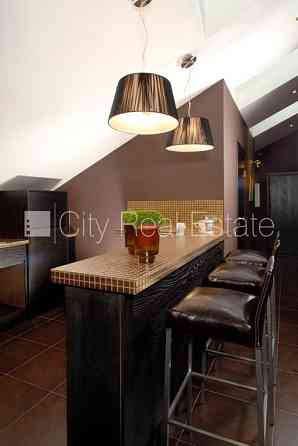 Мансарда, лифт, французский балкон, окна выходят во двор, одна изолированная Rīga