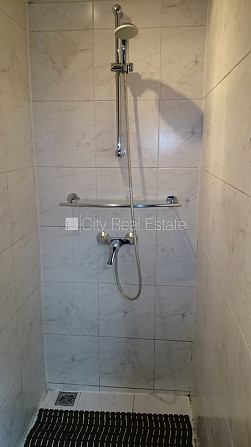 Mansards, ir lifts, franču balkons, logi vērsti uz pagalma pusi, viena istaba izolēta, Rīga - foto 13