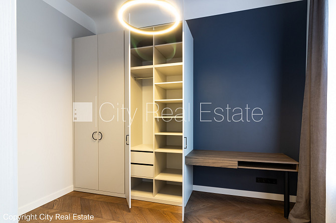 Slēgts pagalms, ieeja no ielas un pagalma, kāpņu telpa pēc kosmētiskā remonta, logi vērsti Rīga - foto 10