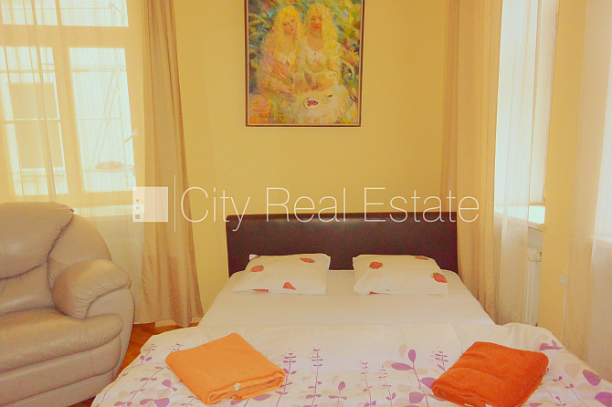 Pagalma māja, ķieģeļu mūra sienas, slēgts pagalms, vieta automašīnai, kāpņu telpa pēc Rīga - foto 7