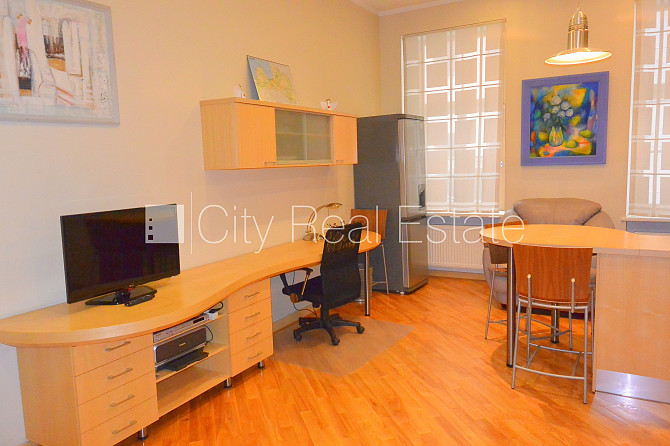 Pagalma māja, ķieģeļu mūra sienas, slēgts pagalms, vieta automašīnai, kāpņu telpa pēc Rīga - foto 6