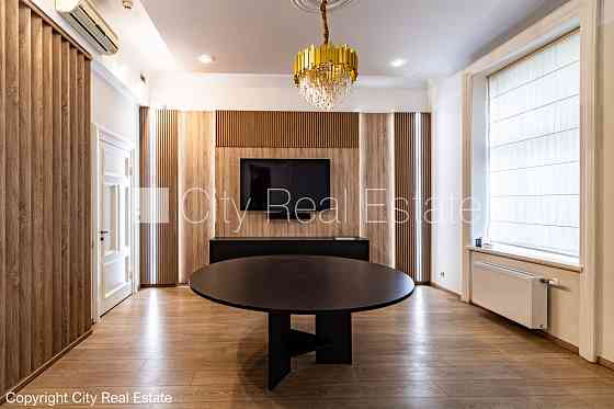 Дом во дворе, реновированный дом, вход со двора, терасса, окна выходят во двор, Rīga