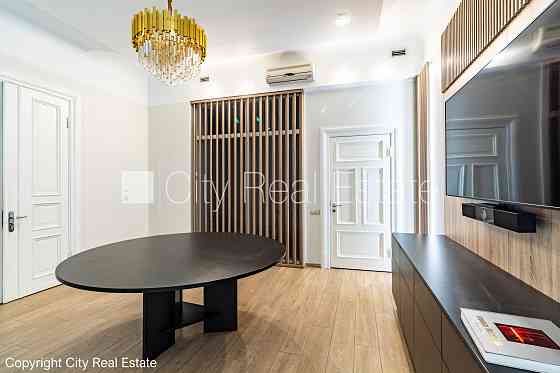 Дом во дворе, реновированный дом, вход со двора, терасса, окна выходят во двор, Rīga