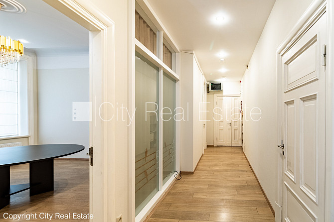 Pagalma māja, renovēta māja, ieeja no pagalma, terase, logi vērsti uz pagalma pusi, logi Rīga - foto 7