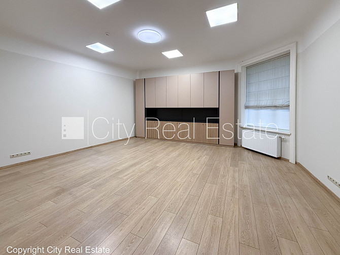 Pagalma māja, renovēta māja, ieeja no pagalma, terase, logi vērsti uz pagalma pusi, logi Rīga - foto 12