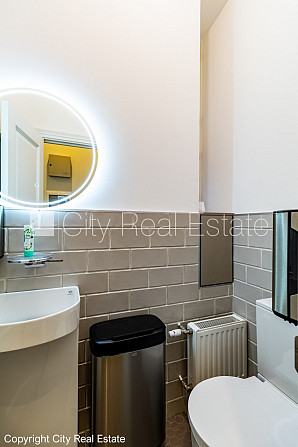 Pagalma māja, renovēta māja, ieeja no pagalma, terase, logi vērsti uz pagalma pusi, logi Rīga - foto 15