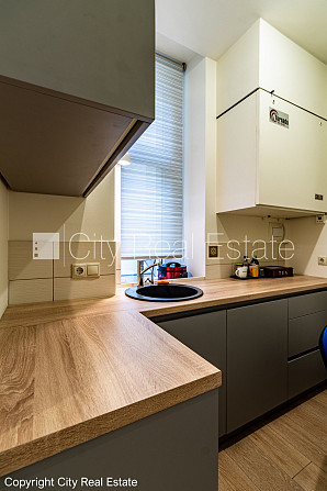 Pagalma māja, renovēta māja, ieeja no pagalma, terase, logi vērsti uz pagalma pusi, logi Rīga - foto 17