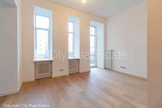 Фасадный дом, реновированный дом, фасад с декоративной штукатуркой, закрытый Rīga