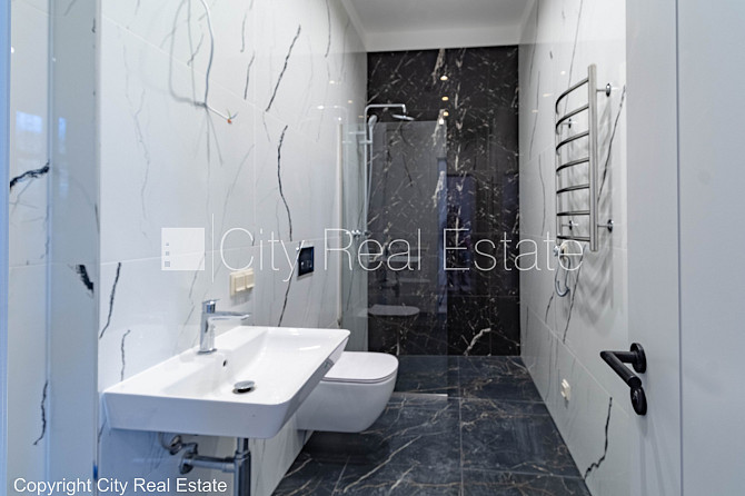 Fasādes māja, renovēta māja, fasāde ar dekoratīvo apmetumu, slēgts pagalms, ieeja no ielas Rīga - foto 10