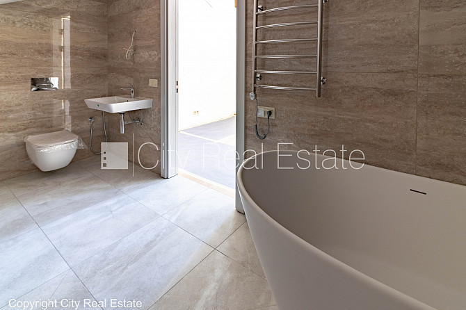 Fasādes māja, renovēta māja, fasāde ar dekoratīvo apmetumu, slēgts pagalms, ieeja no ielas Rīga - foto 12