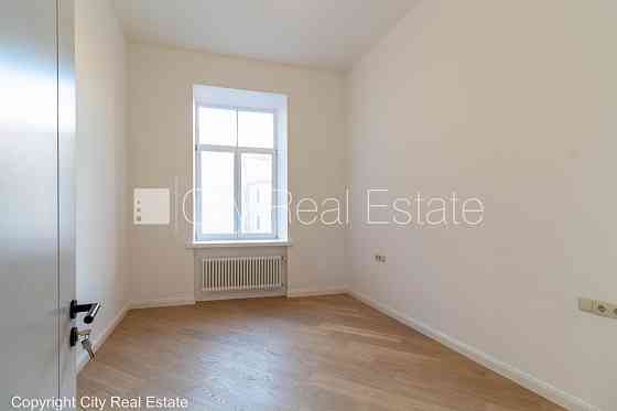 Фасадный дом, реновированный дом, фасад с декоративной штукатуркой, закрытый Rīga