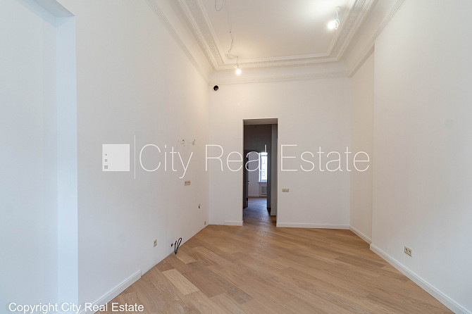 Fasādes māja, renovēta māja, fasāde ar dekoratīvo apmetumu, slēgts pagalms, ieeja no ielas Rīga - foto 3