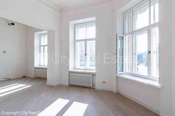 Фасадный дом, реновированный дом, закрытый двор, вход с улицы и со двора, лифт, Rīga