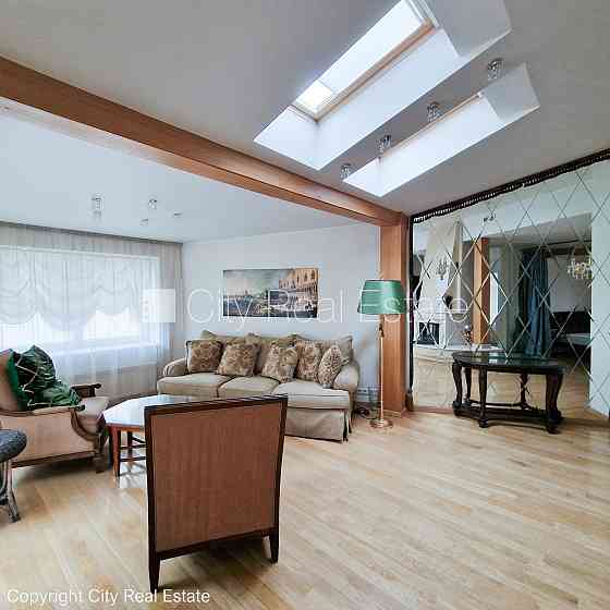 Фасадный дом, реновированный дом, вход с улицы, лифт, лестничная клетка после Rīga