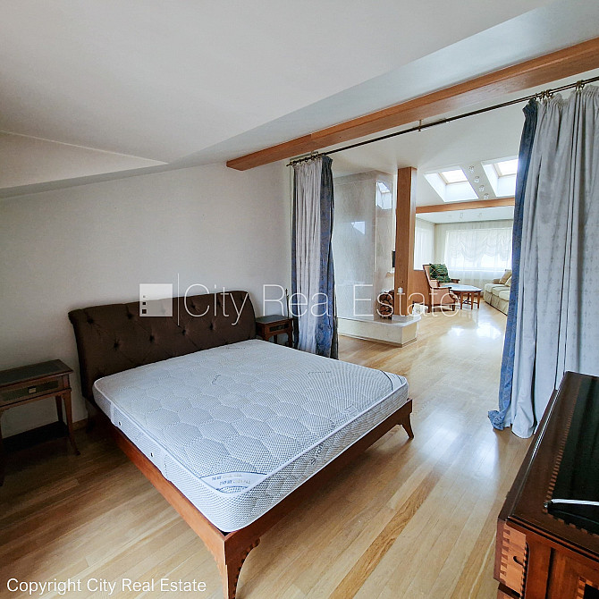 Fasādes māja, renovēta māja, ieeja no ielas, ir lifts, kāpņu telpa pēc kapitālā remonta, Rīga - foto 14