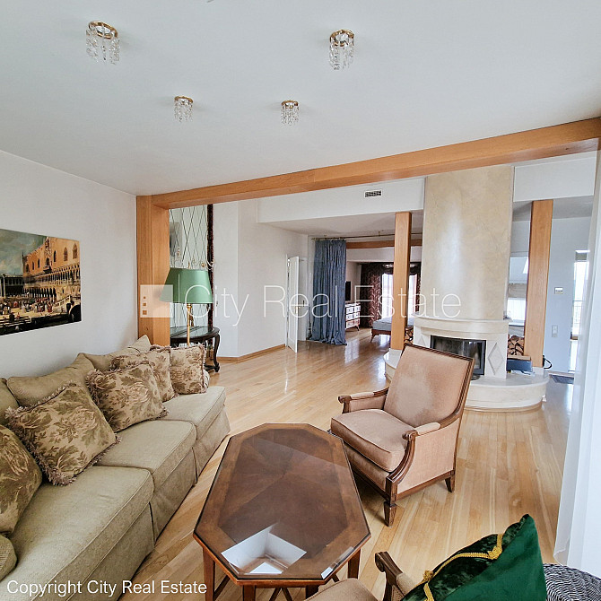 Fasādes māja, renovēta māja, ieeja no ielas, ir lifts, kāpņu telpa pēc kapitālā remonta, Rīga - foto 11