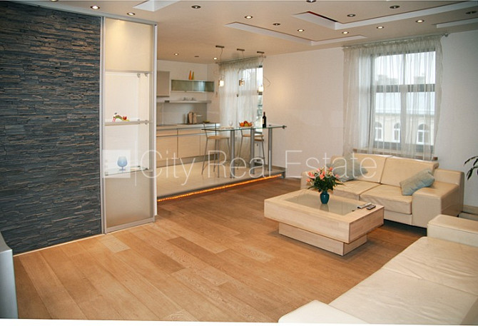 Renovēta māja, ir lifts, kāpņu telpa pēc kapitālā remonta, logi vērsti uz ielas pusi, Rīga - foto 3