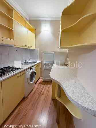 Дом во дворе, закрытый двор, вход со двора, окна выходят во двор, количество спален Rīga