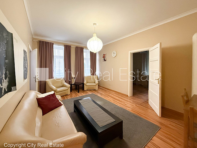 Pagalma māja, slēgts pagalms, ieeja no pagalma, logi vērsti uz pagalma pusi, guļamistabu skaits Rīga - foto 1