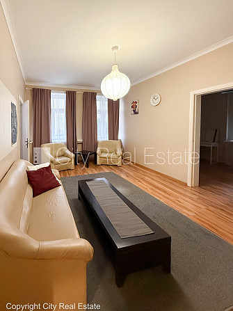 Pagalma māja, slēgts pagalms, ieeja no pagalma, logi vērsti uz pagalma pusi, guļamistabu skaits Rīga - foto 2