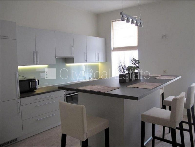 Fasādes māja, restaurēta māja, iespēja nomāt autostāvvietu, pazemes autostāvvieta, Rīga - foto 2