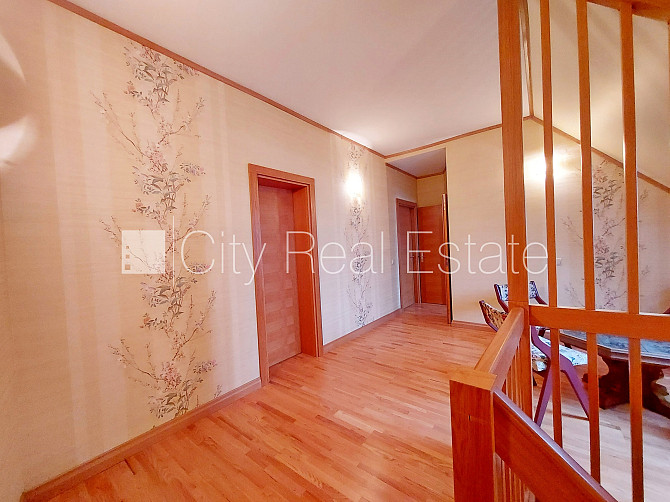 Pagalma ēka, labiekārtots apzaļumots pagalms, ieeja no pagalma, mansards, kāpņu telpa pēc Rīga - foto 9