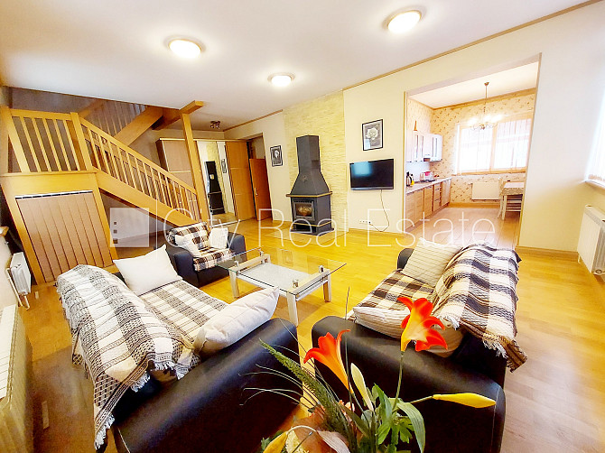 Pagalma ēka, labiekārtots apzaļumots pagalms, ieeja no pagalma, mansards, kāpņu telpa pēc Rīga - foto 1