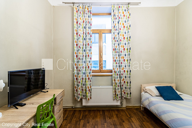 Renovēta māja, logi vērsti uz pagalma pusi, guļamistabu skaits 4 gab., istabas izolētas 3 Rīga - foto 15