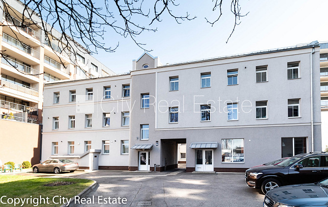 Pagalma māja, renovēta māja, labiekārtots apzaļumots pagalms, slēgts pagalms, kāpņu telpa Rīga - foto 16