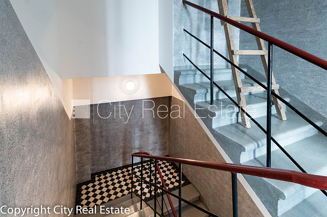 Pagalma māja, renovēta māja, labiekārtots apzaļumots pagalms, slēgts pagalms, kāpņu telpa Rīga - foto 13