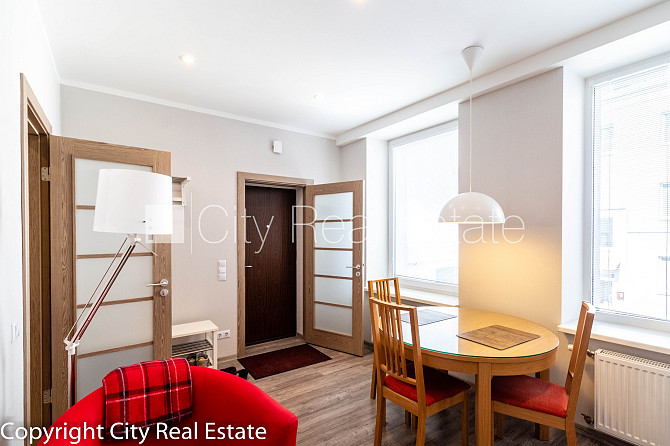 Pagalma māja, renovēta māja, labiekārtots apzaļumots pagalms, slēgts pagalms, kāpņu telpa Rīga - foto 6