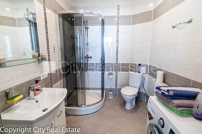 Pagalma māja, renovēta māja, labiekārtots apzaļumots pagalms, slēgts pagalms, kāpņu telpa Rīga - foto 11