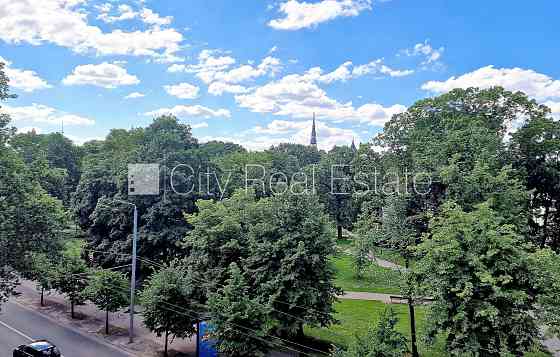 Земля в собственности, фасадный дом, реновированный дом, поменянное покрытие Rīga