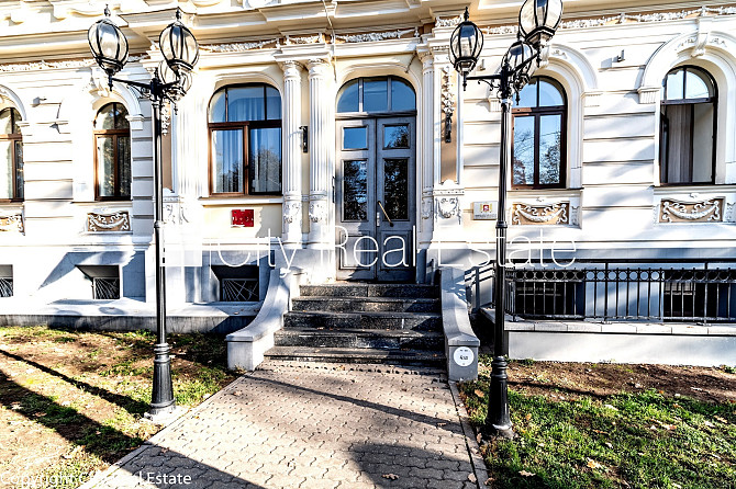 Zeme īpašumā, fasādes māja, renovēta māja, mainīts Jumta segums, viena kvadrātmetra Rīga - foto 1