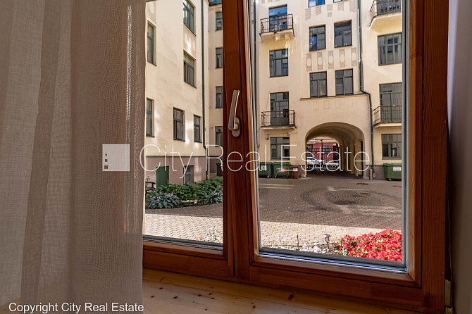 Pagalma māja, renovēta māja, labiekārtots apzaļumots pagalms, slēgts pagalms, ieeja no Rīga - foto 3