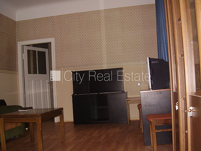 Fasādes māja, renovēta māja, slēgts pagalms, kāpņu telpa pēc kosmētiskā remonta, istabas Rīga - foto 7