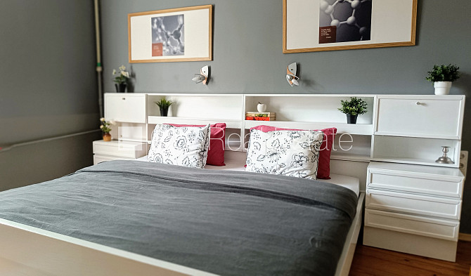 Pagalma māja, renovēta māja, labiekārtota apzaļumota teritorija, slēgts pagalms, iespēja Rīga - foto 3