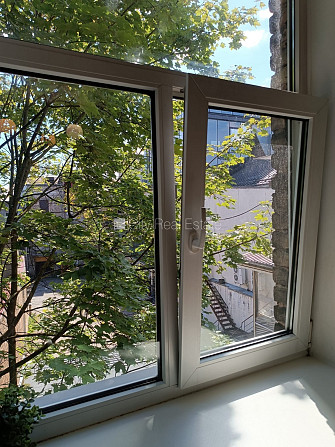 Pagalma māja, renovēta māja, labiekārtota apzaļumota teritorija, slēgts pagalms, iespēja Rīga - foto 7