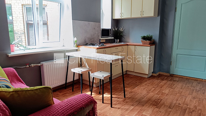 Pagalma māja, renovēta māja, labiekārtota apzaļumota teritorija, slēgts pagalms, iespēja Rīga - foto 1