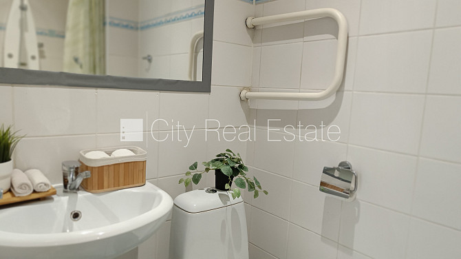 Pagalma māja, renovēta māja, labiekārtota apzaļumota teritorija, slēgts pagalms, iespēja Rīga - foto 5